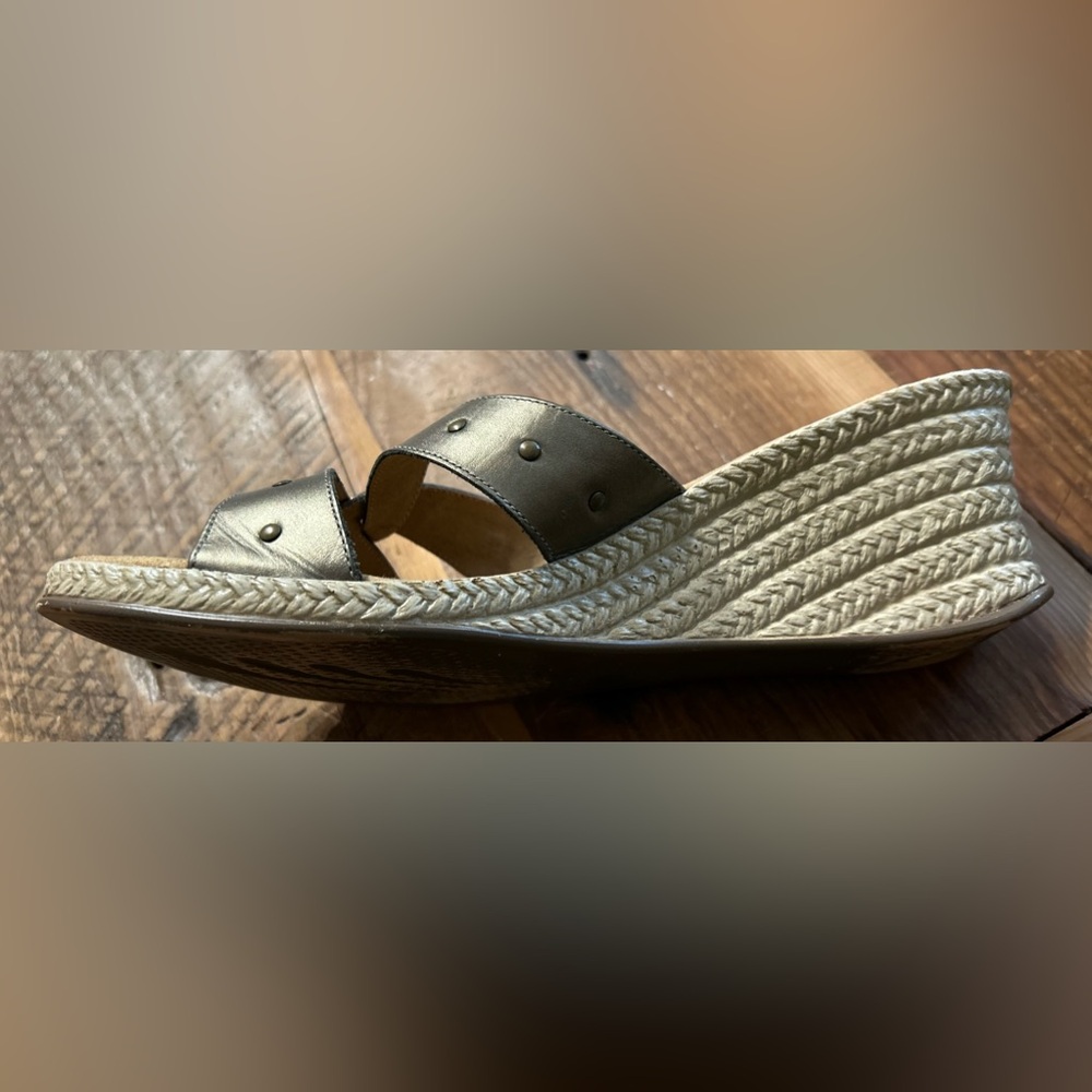 Woman’s Duck Head sandals; size 9; slip on, wedge heal; Tan chromatic;